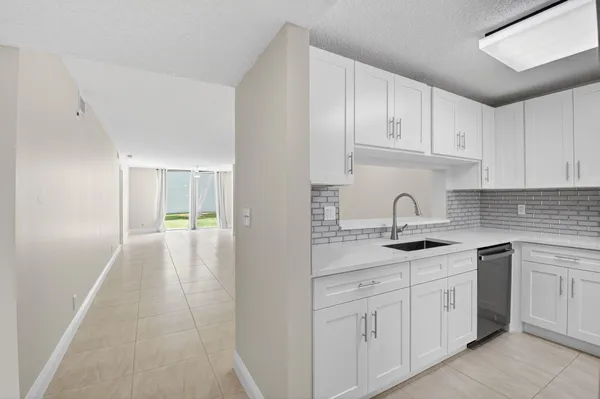 Property Slideshow image 2 of 61 | 5574 witney dr 104, Delray Beach, FL, 33484