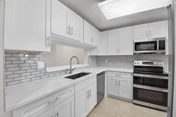 Property Slideshow image 3 of 61 | 5574 witney dr 104, Delray Beach, FL, 33484