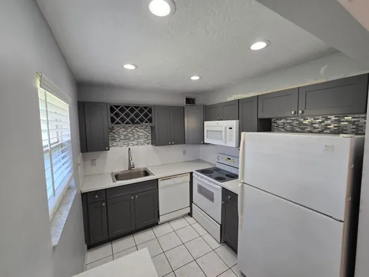 Property Slideshow image 3 of 27 | 89 saxony b b, Delray Beach, FL, 33446