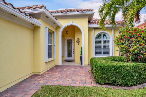 Property Slideshow image 2 of 48 | 5282 eleuthra cir, Vero Beach, FL, 32967