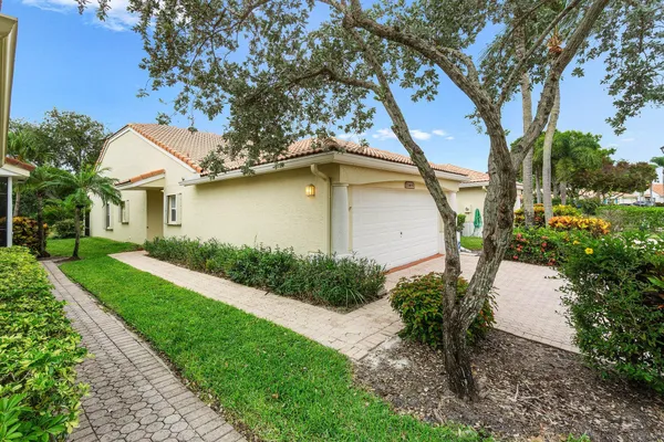 Property Slideshow image 2 of 41 | 15465 lake gardenia pl, Delray Beach, FL, 33484