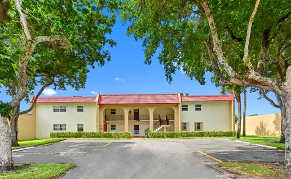 Property Slideshow image 2 of 26 | 198 lake frances dr, West Palm Beach, FL, 33411