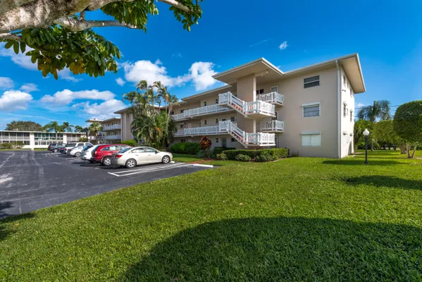 Property Slideshow image 2 of 13 | 2991 garden dr 106, Lake Worth, FL, 33461