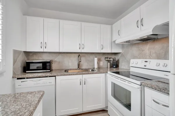 Property Slideshow image 2 of 84 | 239 brighton f, Boca Raton, FL, 33434