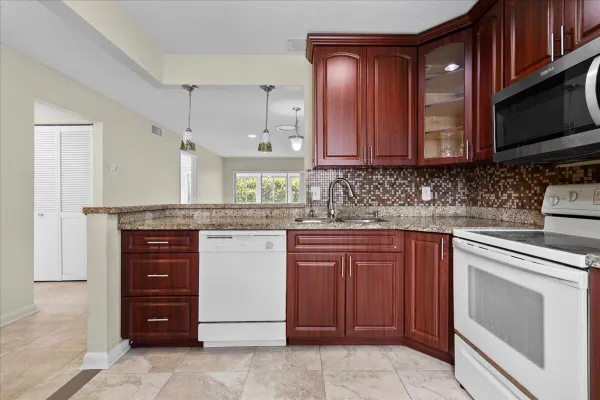 Property Slideshow image 3 of 32 | 374 bennington ln, Lake Worth, FL, 33467