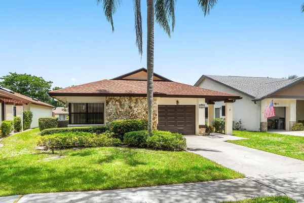 Property Slideshow image 2 of 40 | 4932 boxwood cir, Boynton Beach, FL, 33436