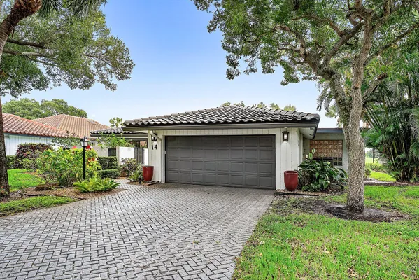 Property Slideshow image 3 of 73 | 14 oaks ln, Boynton Beach, FL, 33436