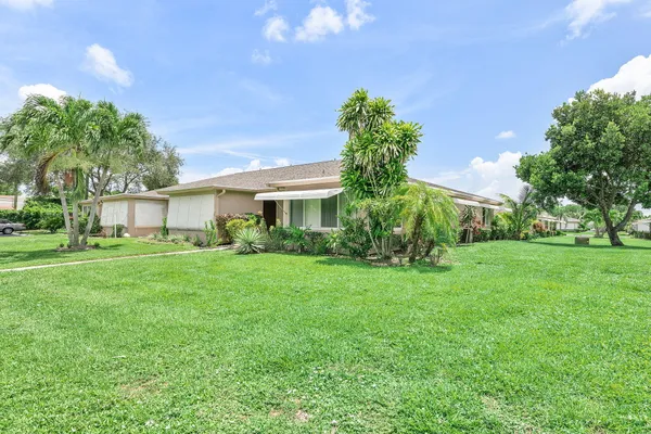 Property Slideshow image 2 of 34 | 1347 ne high point way way d, Delray Beach, FL, 33445