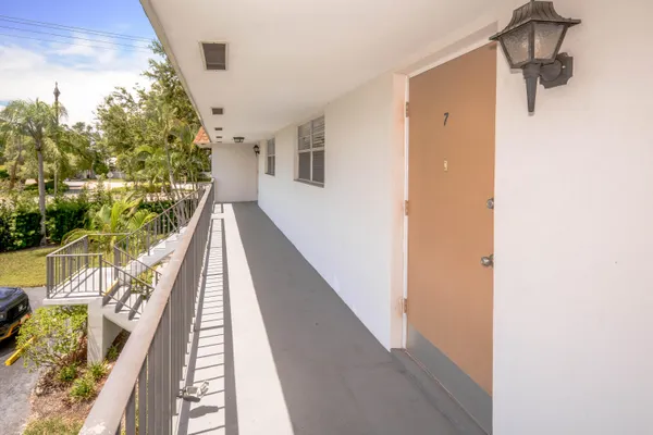 Property Slideshow image 2 of 28 | 2950 se ocean blvd 1-7, Stuart, FL, 34996