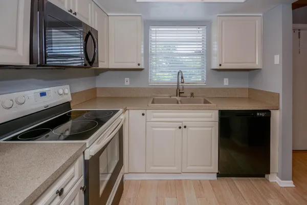 Property Slideshow image 3 of 28 | 2950 se ocean blvd 1-7, Stuart, FL, 34996