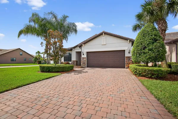 Property Slideshow image 2 of 77 | 194 se courances dr, Port Saint Lucie, FL, 34984