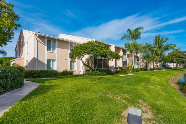 Property Slideshow image 3 of 28 | 13870 oneida dr h2, Delray Beach, FL, 33446