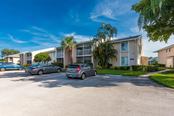 Property Slideshow image 2 of 28 | 13870 oneida dr h2, Delray Beach, FL, 33446