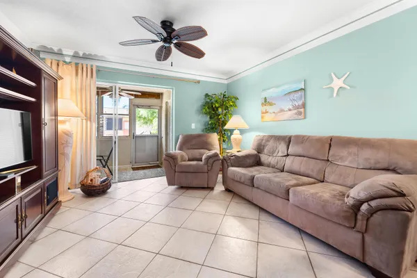Property Slideshow image 2 of 21 | 2990 crosley dr d, West Palm Beach, FL, 33415