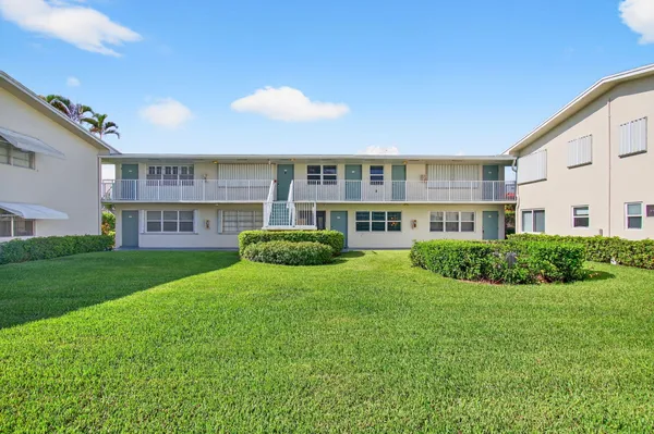 Property Slideshow image 2 of 51 | 880 horizons 106, Boynton Beach, FL, 33435