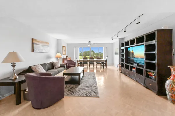 Property Slideshow image 2 of 38 | 6768 10th ave 316, Lake Worth, FL, 33467