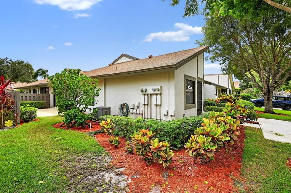 Property Slideshow image 3 of 57 | 8137 windgate dr, Boca Raton, FL, 33496