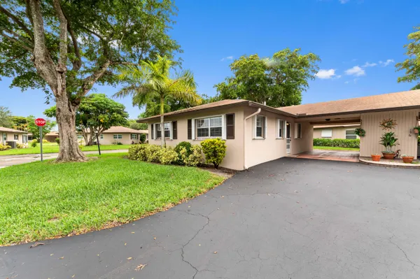 Property Slideshow image 2 of 36 | 155 mockingbird ln, Delray Beach, FL, 33445