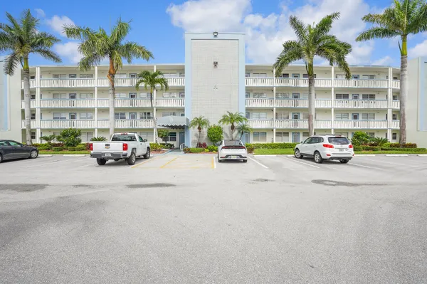 Property Slideshow image 2 of 27 | 4014 yarmouth a, Boca Raton, FL, 33434