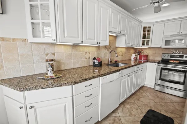 Property Slideshow image 3 of 26 | 1041 orange ter 102, Delray Beach, FL, 33445