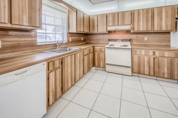 Property Slideshow image 3 of 37 | 445 franconia cir, Lake Worth, FL, 33467