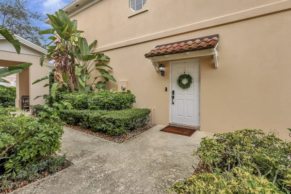 Property Slideshow image 3 of 55 | 2141 tigris dr, West Palm Beach, FL, 33411