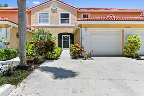 Property Slideshow image 2 of 27 | 12510 crystal pointe dr 102, Boynton Beach, FL, 33437