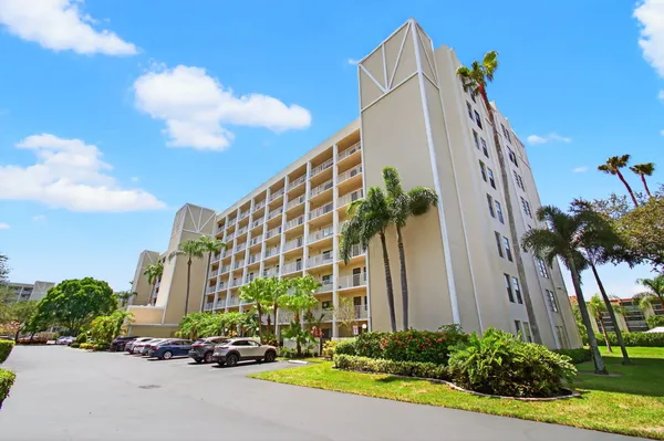 Property Slideshow image 2 of 92 | 7290 kinghurst dr apt 405, Delray Beach, FL, 33446