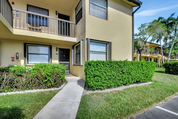Property Slideshow image 3 of 42 | 4691 lucerne lakes blvd 106, Lake Worth, FL, 33467
