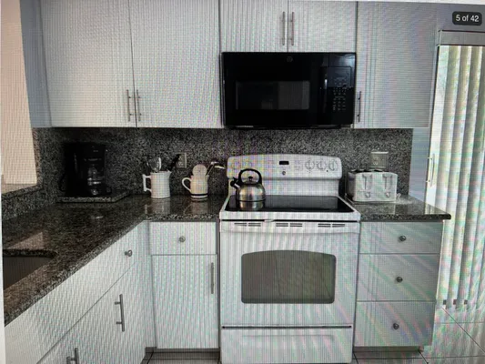 Property Slideshow image 2 of 37 | 10915 palm lake ave 102, Boynton Beach, FL, 33437