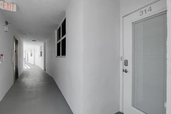 Property Slideshow image 3 of 24 | 2731 ne 14th street cswy apt 314, Pompano Beach, FL, 33062