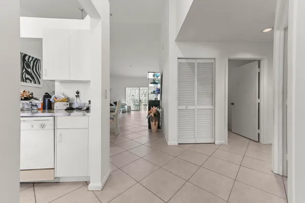 Property Slideshow image 2 of 49 | 5952 regal glen dr 207, Boynton Beach, FL, 33437