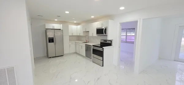 Property Slideshow image 3 of 27 | 7112 pine manor dr, Lake Worth, FL, 33467