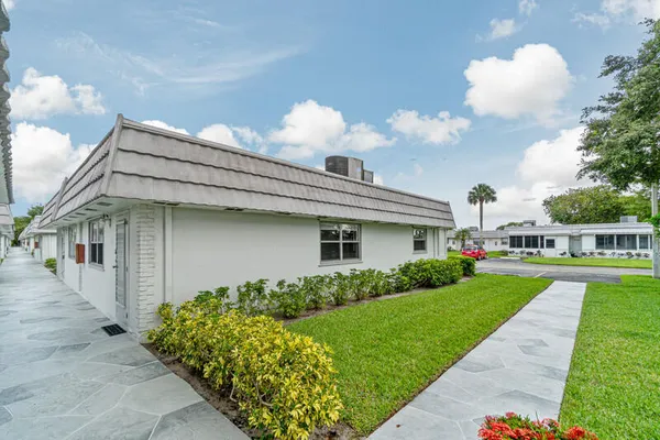 Property Slideshow image 3 of 18 | 70 valencia c, Delray Beach, FL, 33446