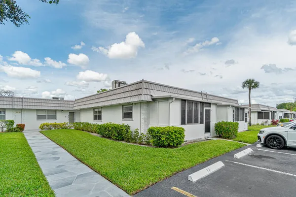 Property Slideshow image 2 of 18 | 70 valencia c, Delray Beach, FL, 33446