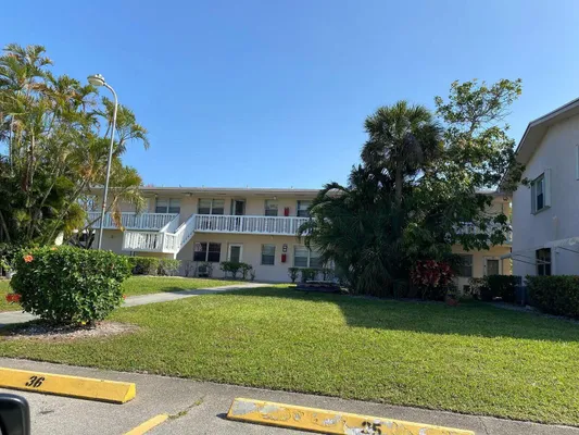 Property Slideshow image 3 of 24 | 36 norwich b, West Palm Beach, FL, 33417