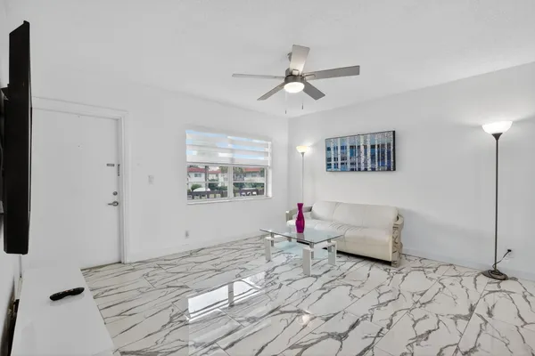 Property Slideshow image 2 of 15 | 5 abbey ln 204, Delray Beach, FL, 33446