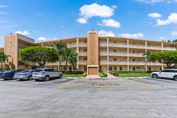 Property Slideshow image 2 of 24 | 3046 newcastle c, Boca Raton, FL, 33434