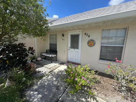 Property Slideshow image 3 of 31 | 404 bennington ln, Lake Worth, FL, 33467