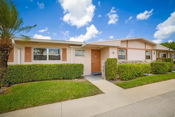 Property Slideshow image 2 of 29 | 2703 dudley dr h, West Palm Beach, FL, 33415