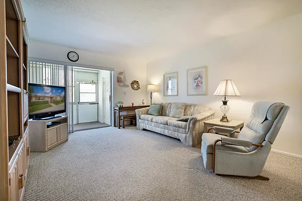 Property Slideshow image 3 of 29 | 2703 dudley dr h, West Palm Beach, FL, 33415