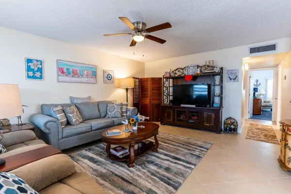 Property Slideshow image 3 of 20 | 815 flanders q q, Delray Beach, FL, 33484