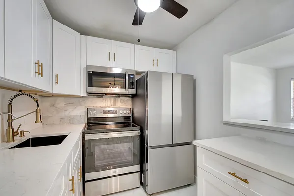 Property Slideshow image 2 of 79 | 326 camden, West Palm Beach, FL, 33417