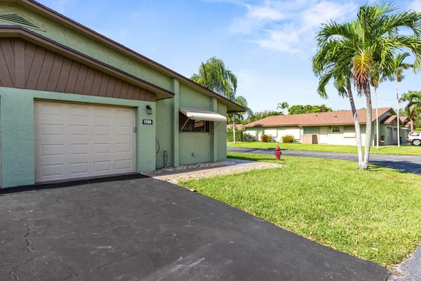Property Slideshow image 3 of 38 | 1736 palmland dr, Boynton Beach, FL, 33436