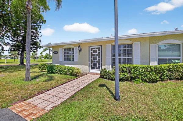 Property Slideshow image 3 of 55 | 13761 flora pl a, Delray Beach, FL, 33484