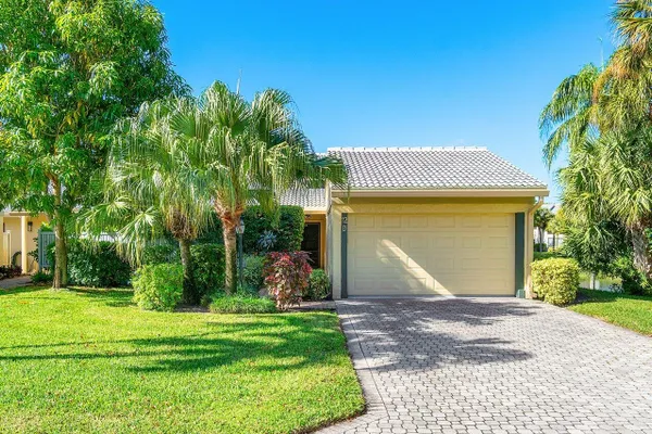 Property Slideshow image 2 of 64 | 12 eastgate dr d, Boynton Beach, FL, 33436