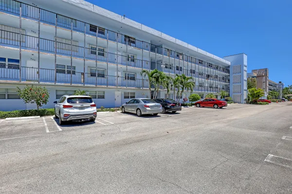 Property Slideshow image 2 of 29 | 2006 s federal hwy 205, Boynton Beach, FL, 33435