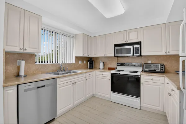 Property Slideshow image 3 of 40 | 7230 clunie pl 15403, Delray Beach, FL, 33446