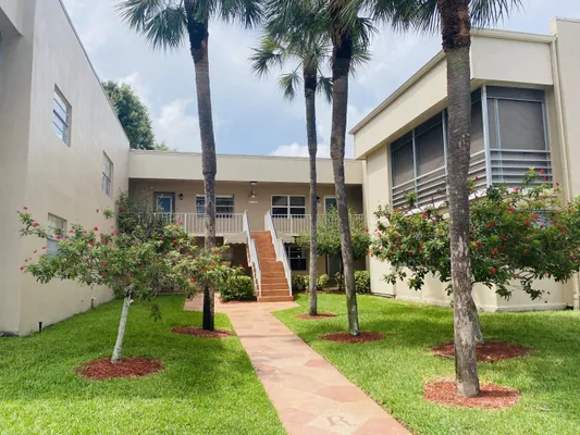 Property Slideshow image 2 of 41 | 826 normandy r, Delray Beach, FL, 33484