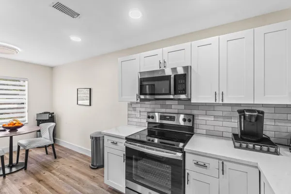 Property Slideshow image 3 of 49 | 18 stratford dr e, Boynton Beach, FL, 33436